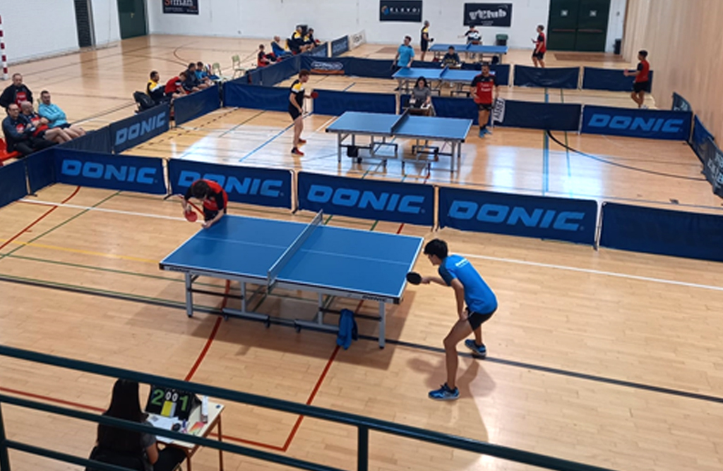 Los equipos totaneros cosechan tres victorias en una buena maana de tenis de mesa